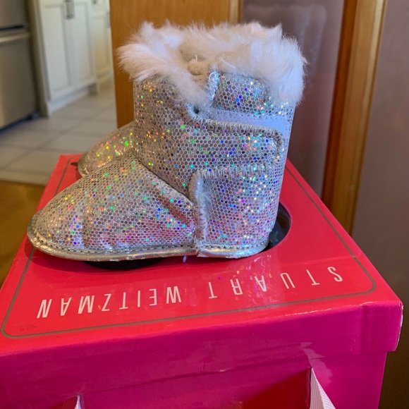 My first Weitzmans Baby girl Silver Bootie 6 Weeks- 3 months Winter perfect! - Picture 6 of 7